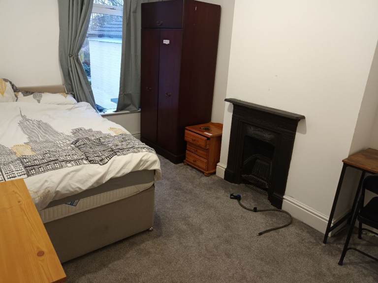 DOUBLE ROOM TO LET IN GRIMSBY