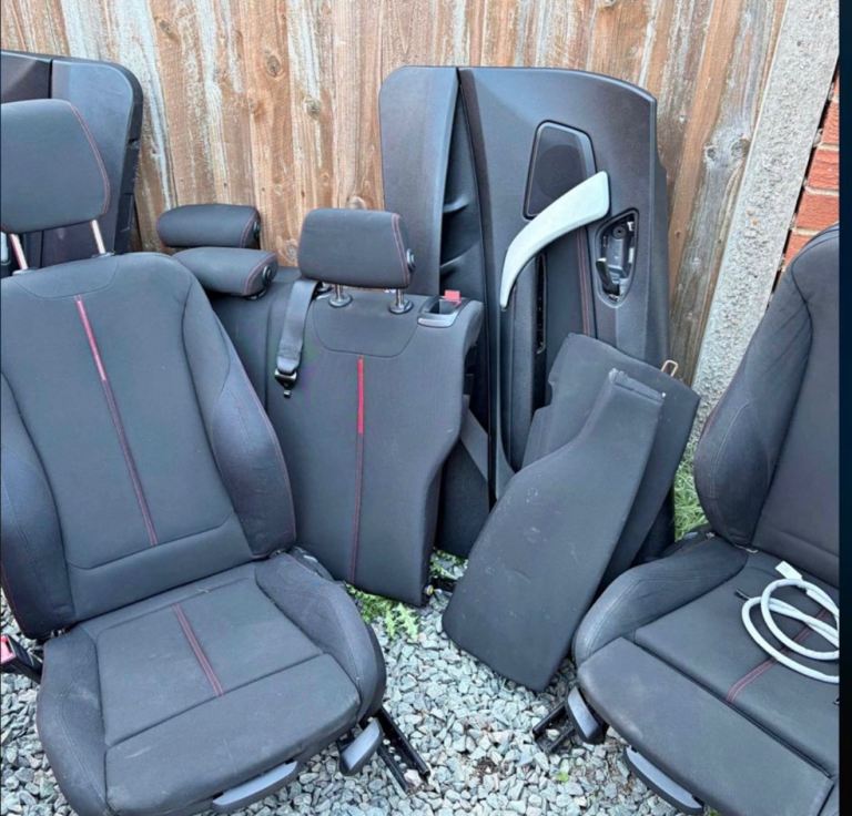 one series f21 3 door black cloth interior with red