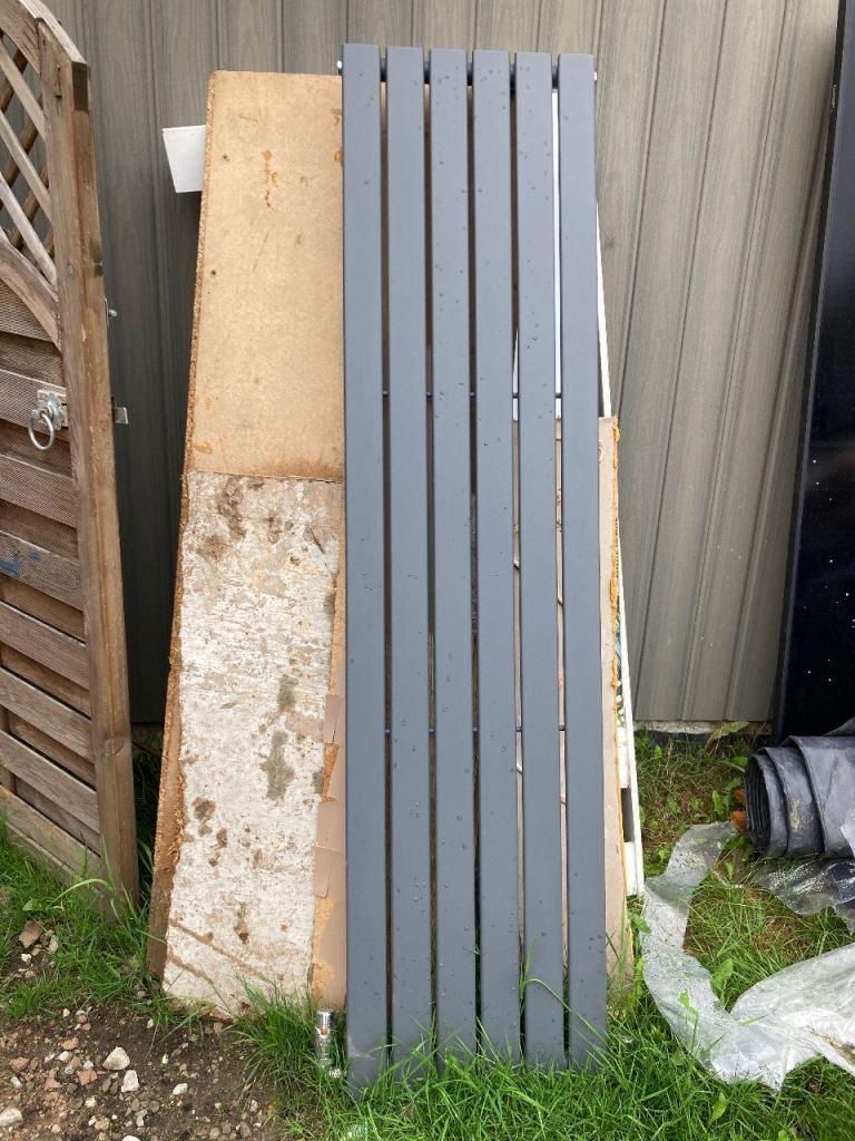 Tall wall radiator 