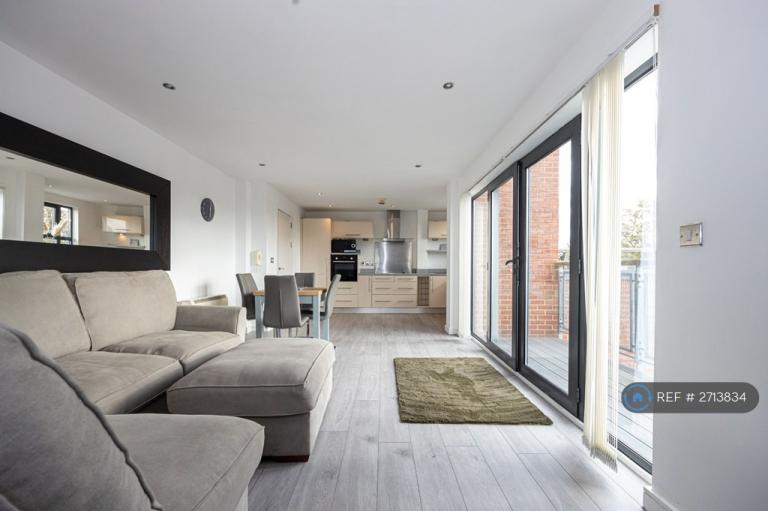 2 bedroom flat in Wilmslow Road, Manchester, M20 (2 bed) (#2713834)