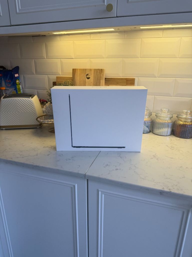 New MacBook Air 2025 - 15’ inch - M4 Chip - 16gb Ram - 256gb SSD 