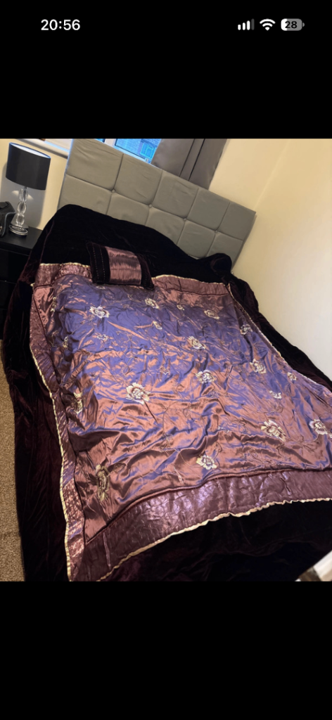 Double throw and matching cushion set