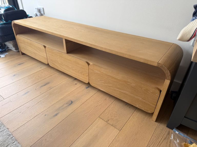 Television Console Excellent Condition 