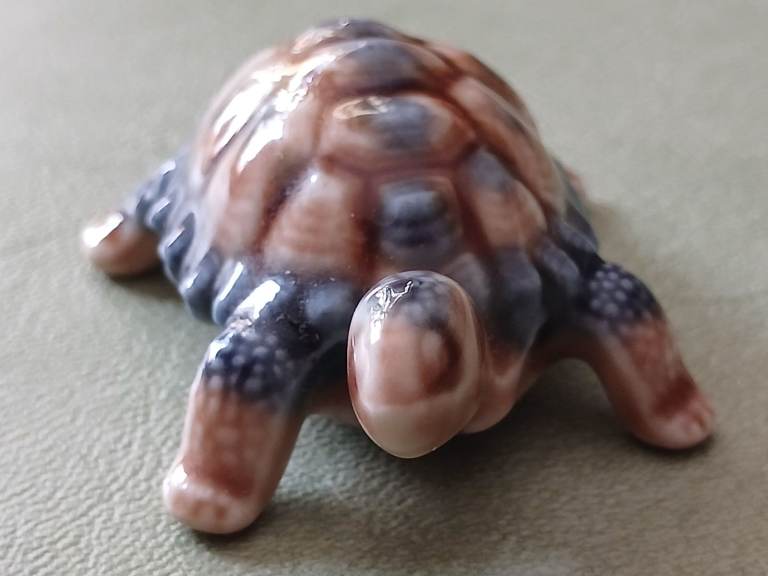 Wade Whimsey solid cermaic vintage Turtle approximately 2 inches