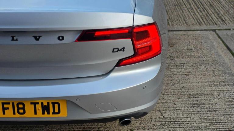VOLVO S90 2.0 D4 Momentum Auto Euro 6 (s/s) 4dr 2018