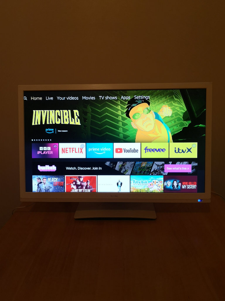  Technika 24 inches smart Tv with remote control in excellent conditio