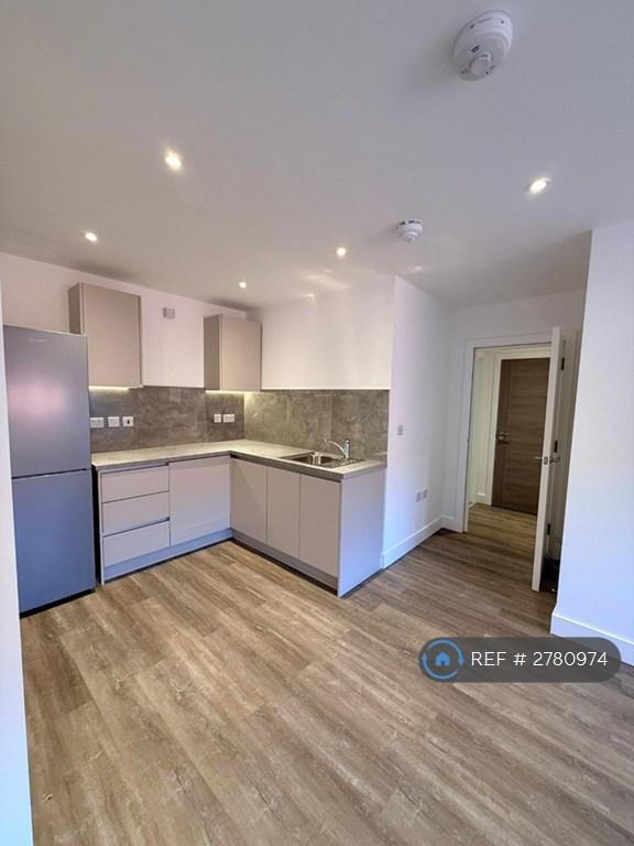 Studio flat in Equity House, Edgware, HA8 (#2780974)