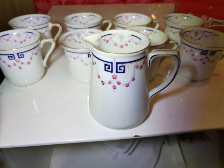 Set of cups