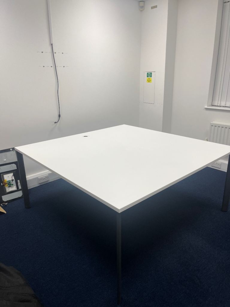 Large White Office Desk 160 x 163 cm- Good Condition