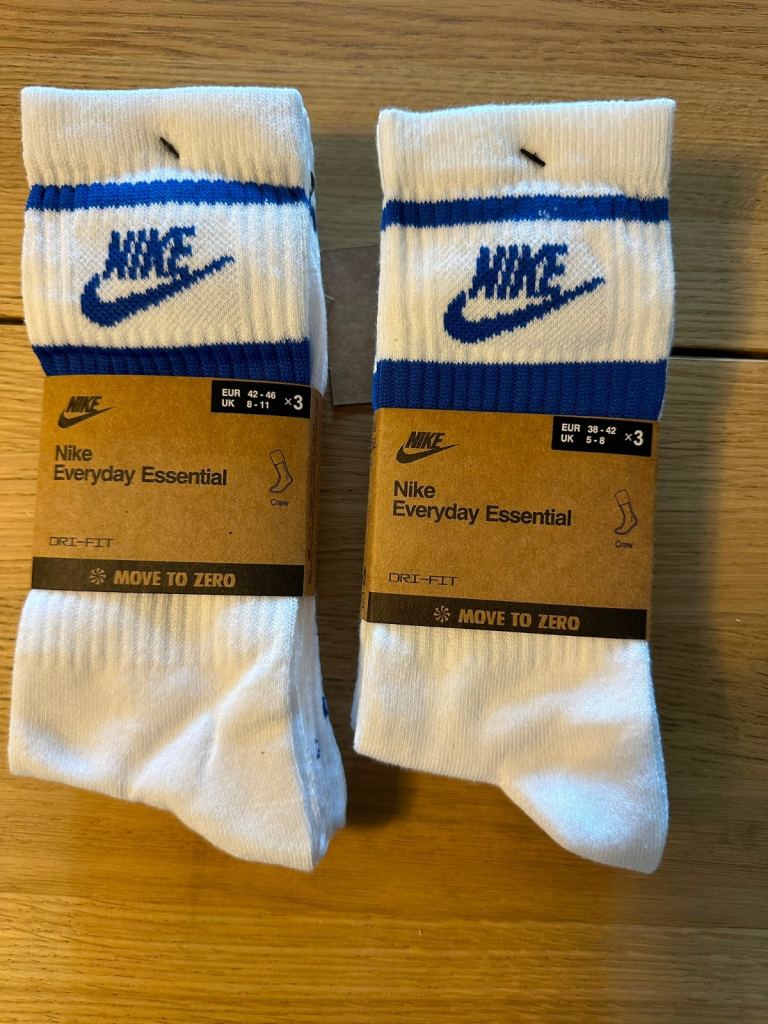New Nike Everyday Essential Socks - Size M or L