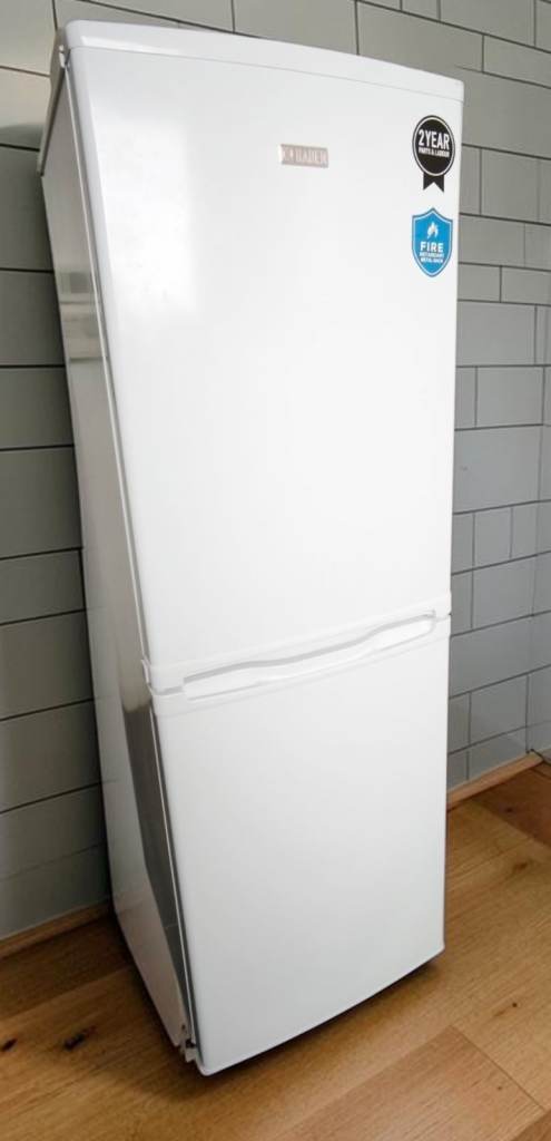 Fridge freezer, medium sized