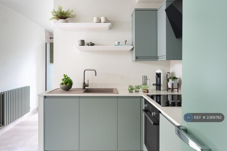 Studio flat in Raleigh Road, London, N8 (#2369782)