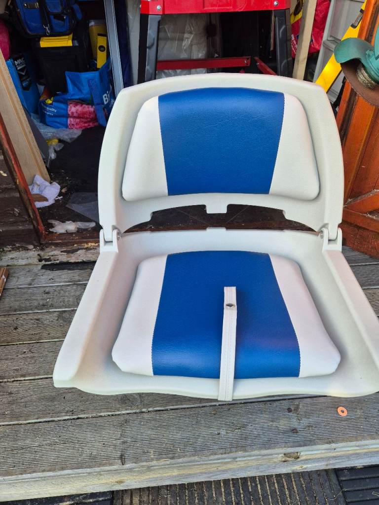 Lightweight boat seat