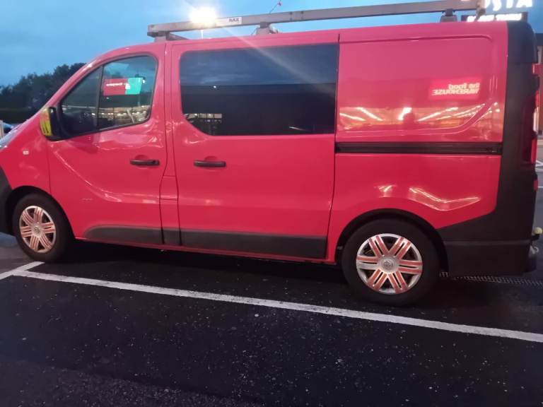 6 SEATER VAUXHALL VIVARO BI TURBO 1.6