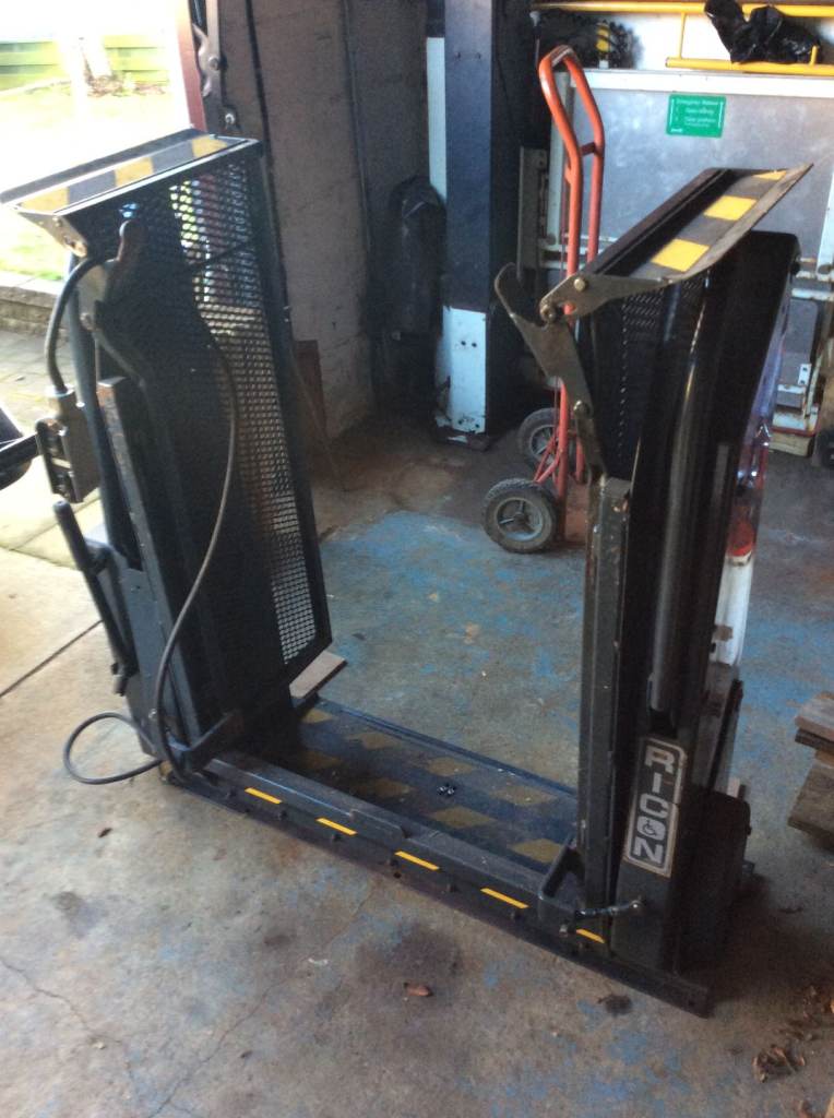 Hydraulic lift 