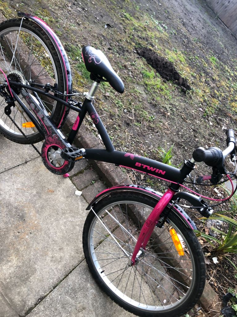  Like new Btwin 24 inch girls poply 500 bike ages 8-10 (hardly used 