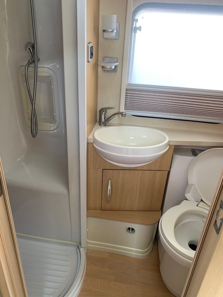 Abbey gts 517 with motor mover and air awning 