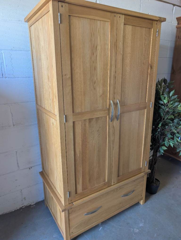 Solid Oak Wardrobe with Drawers – Good Condition