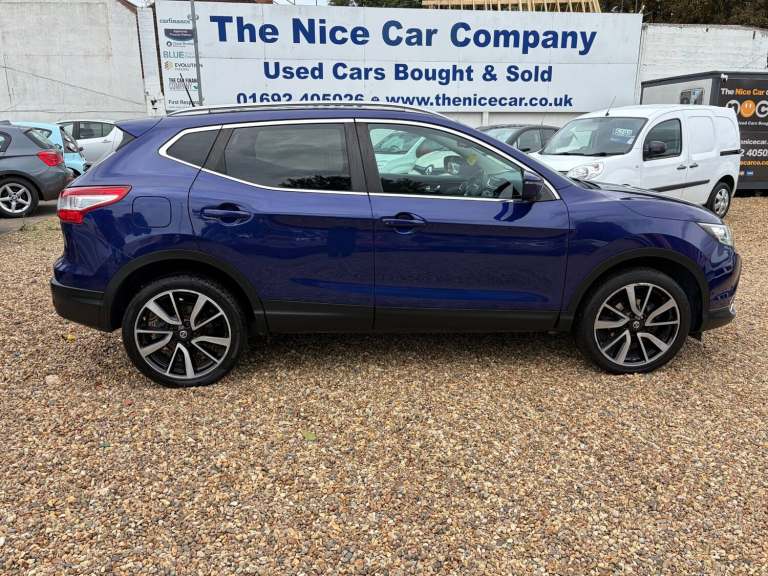 2015 Nissan Qashqai 1.5 dCi Tekna 5dr HATCHBACK Diesel Manual