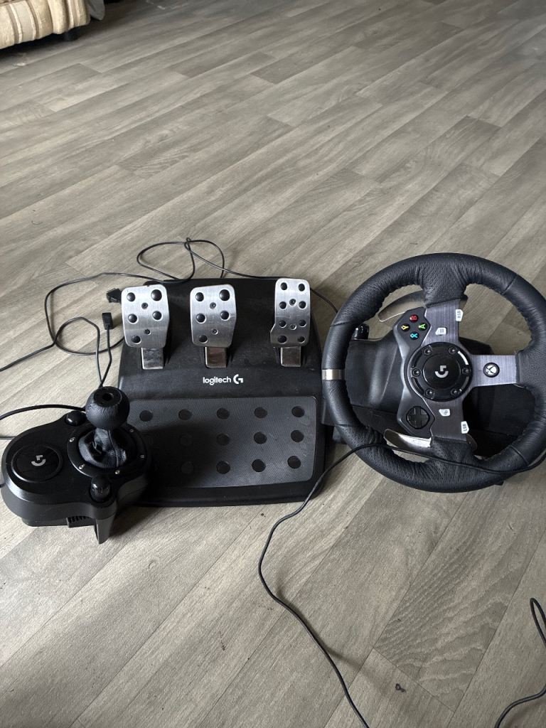 Gaming steering wheel/ pedals and gear stick