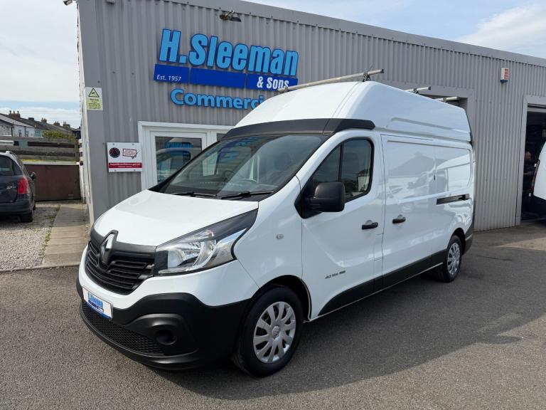 2017 (17) RENAULT TRAFIC LH29 WITH ONLY 68,000 MILES!! AIR CON & PARK SENSORS!!!