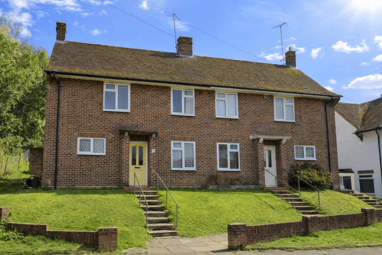 59 Lakers Rise, Banstead SM7 3JX - AVAILABLE NOW!