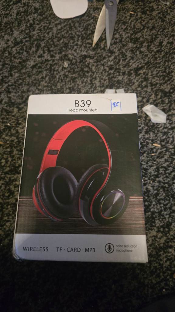 New B39 Headmounted Wireless Headphones - Red and Black