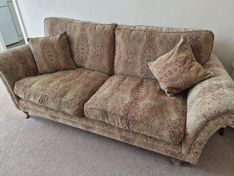 Parker Knoll Burghley 2-Seater Sofa – Traditional Medallion Gold