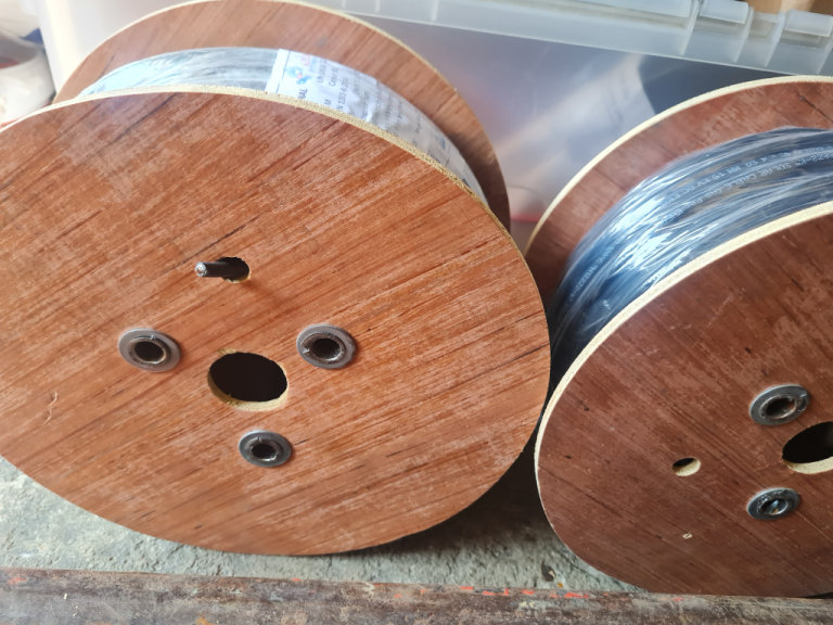 UKCA Certified 4mm/6mm Solar Cable from £1 per metre/Staubli MC4 Connectors Twin Pack