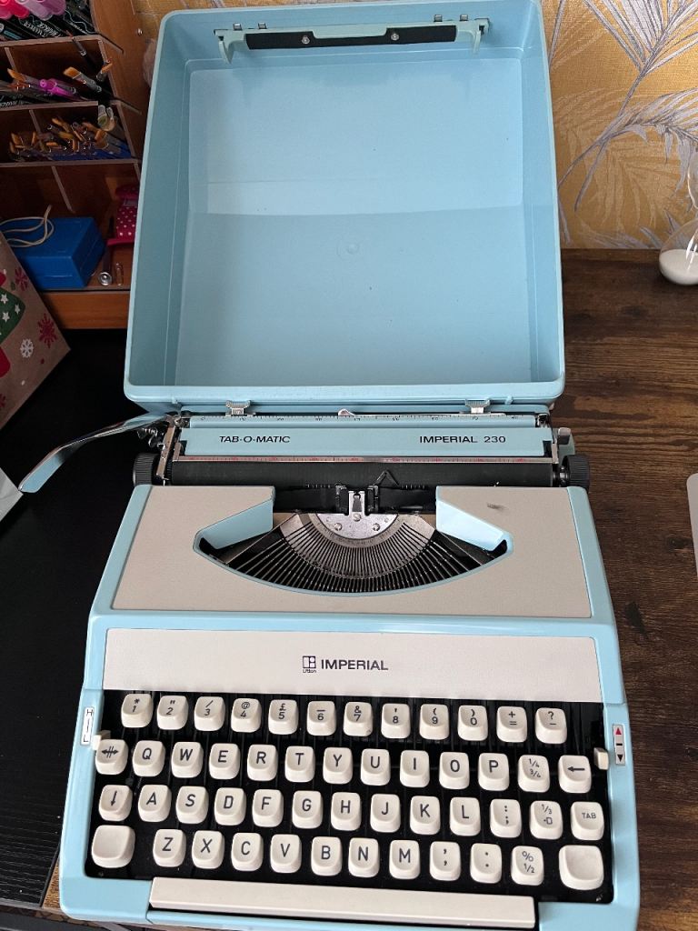 Imperial 230 Typewriter – Light Blue, Good Condition