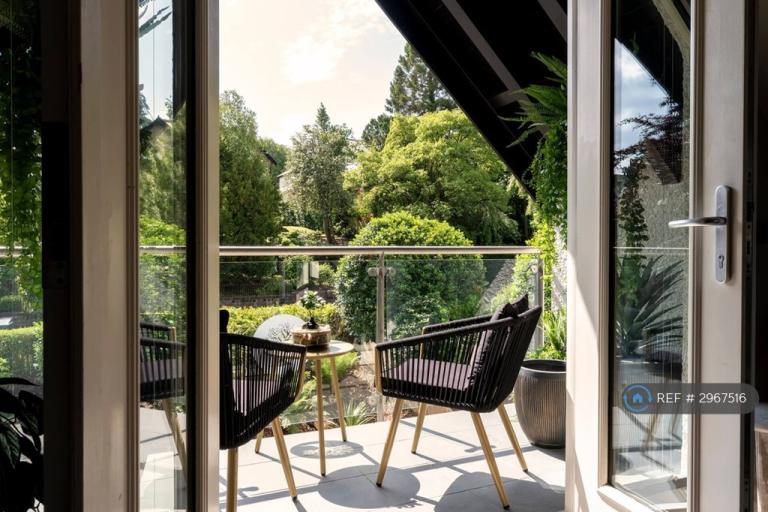 2 bedroom flat in Kent Road, Harrogate, HG1 (2 bed) (#2967516)