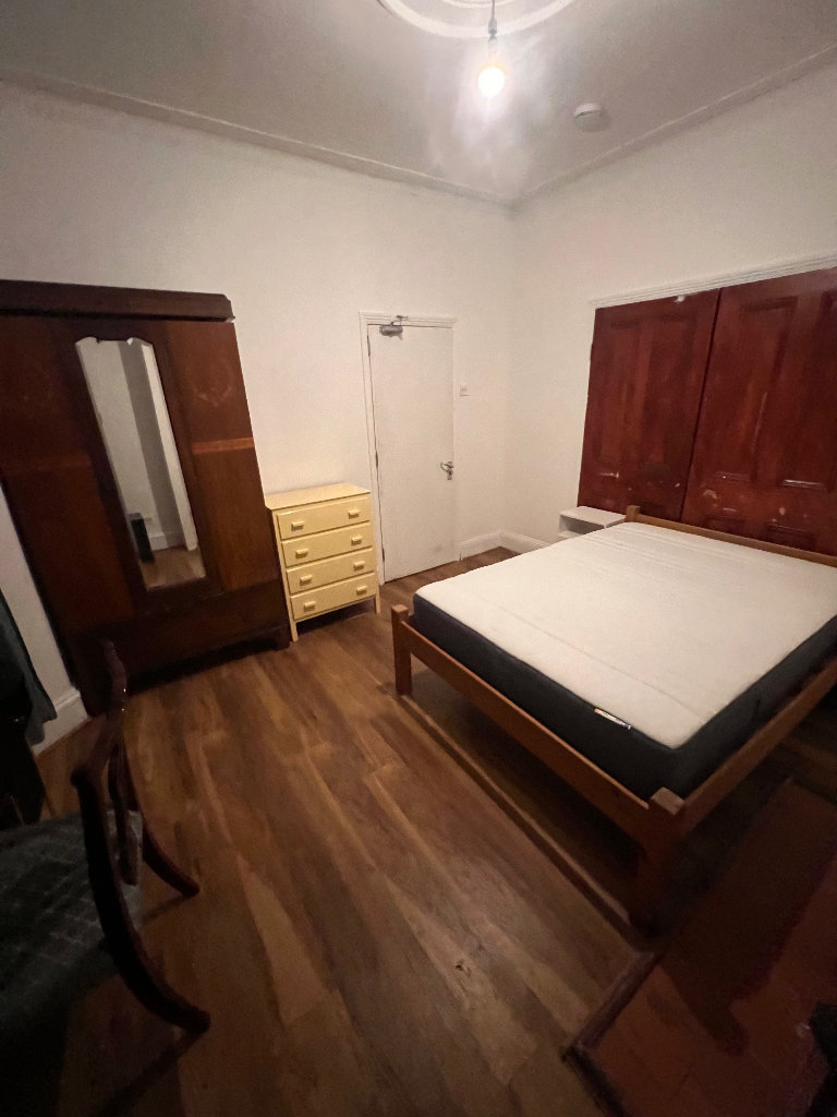 Large rooms to rent. DSS and Universal credit welcome