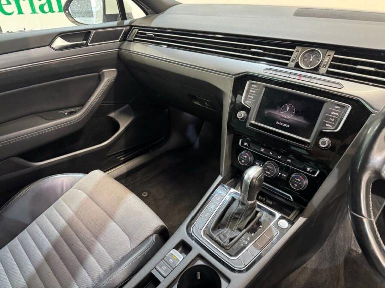 2016 Volkswagen Passat 2.0 TDI BlueMotion Tech R-Line Saloon 4dr Diesel DSG Euro 6 (s/s) (190 ps)...