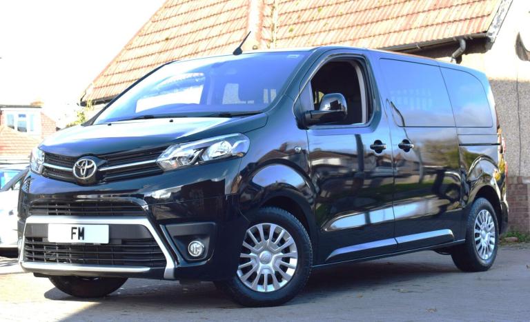 2022 Toyota PROACE CITY Verso 1.5D Shuttle Medium MPV MWB Euro 6 (s/s) 5dr (9 Seat) MPV Diesel Ma...