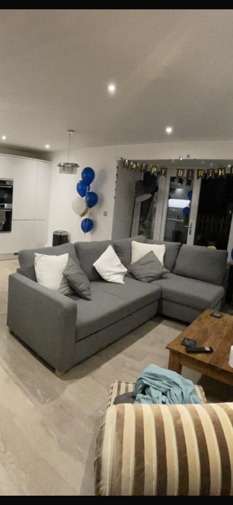 Corner sofa pull out bed ex condition