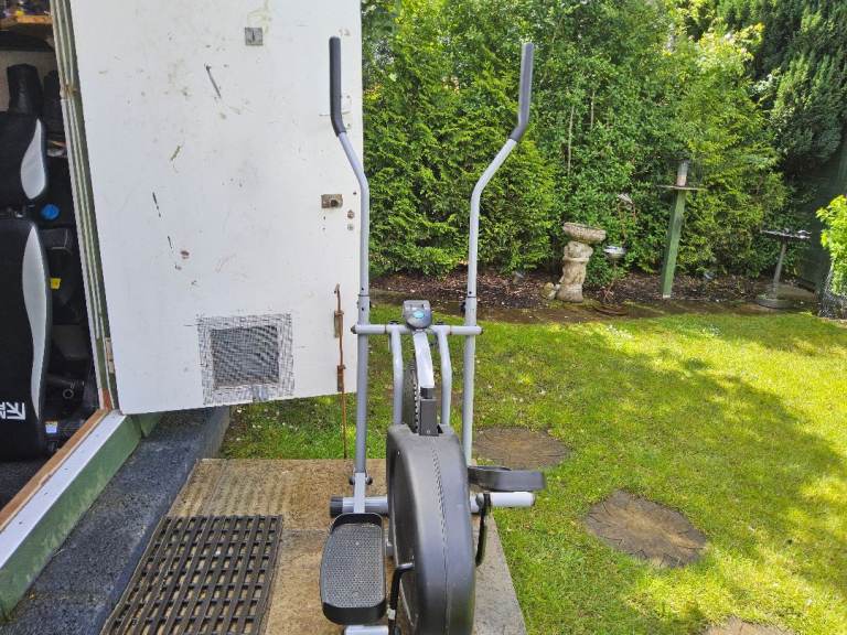 Cross trainer 