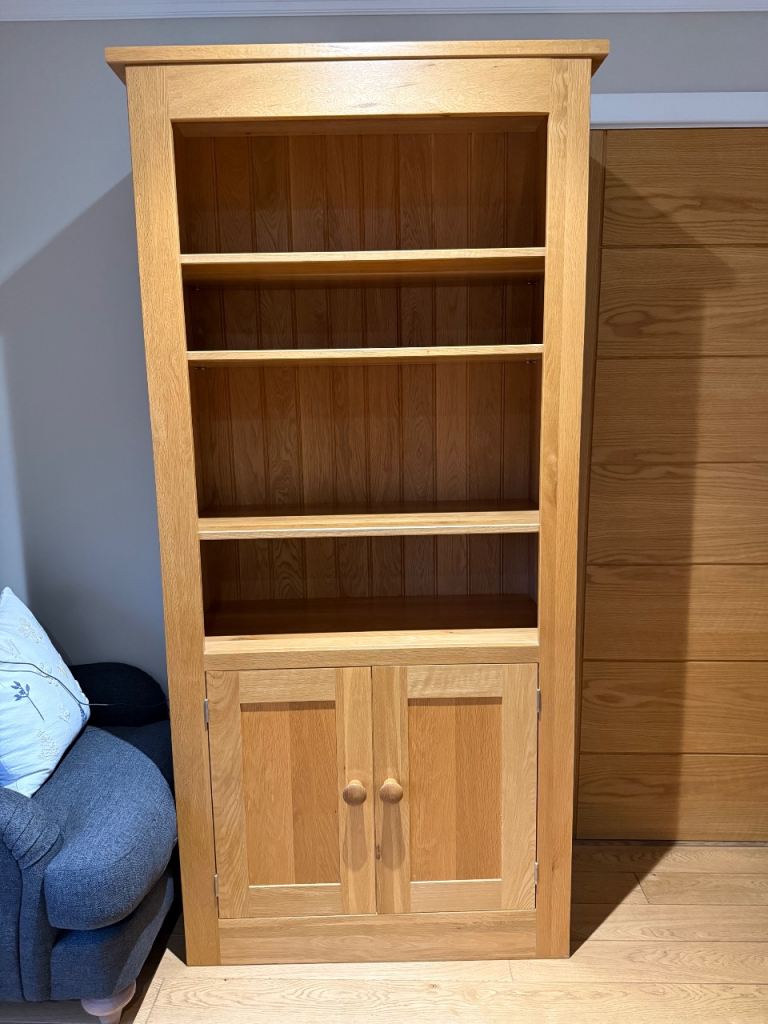 Bookcase/cupboard - oak