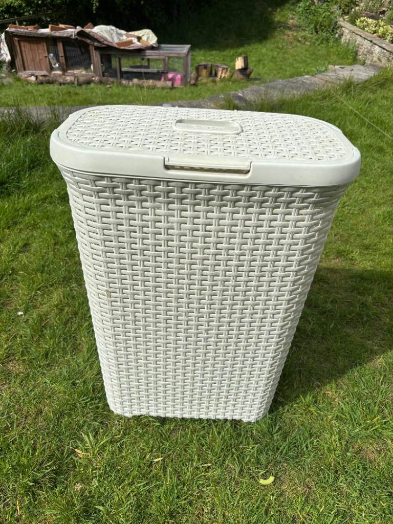 Curver Rattan-Style Laundry Hamper / Washing Basket – Cream