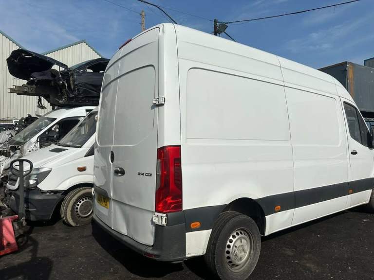 2019 MERCEDES BENZ SPRINTER FWD BREAKING FOR PARTS !!!