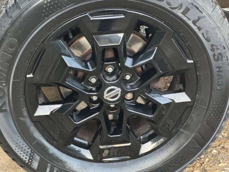  Nissan Navara 2.3 dCi N-Guard Auto 4WD Euro 6 4dr Diesel Automatic