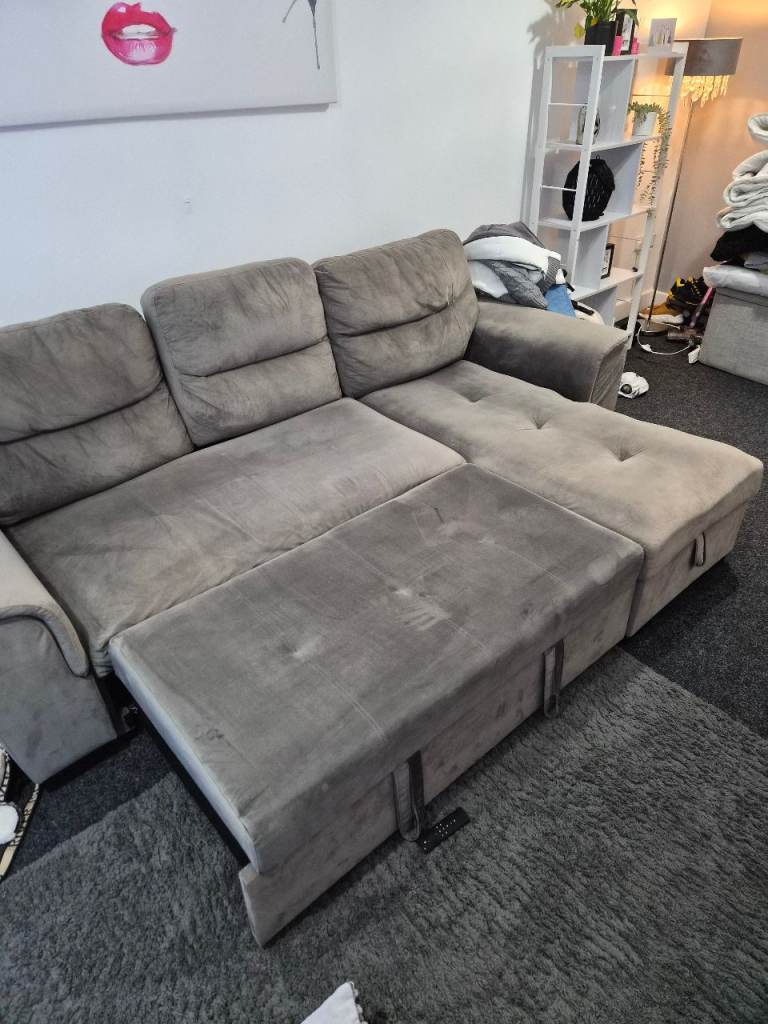 Corner pull out sofa bed 