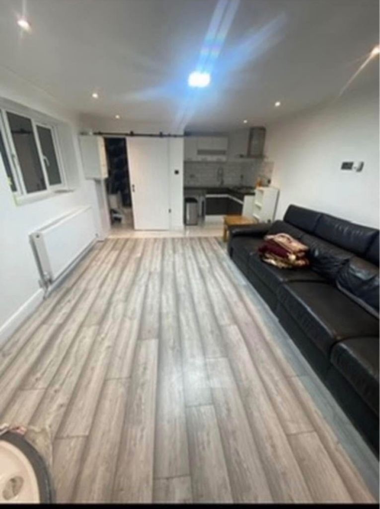 Studio flat for rent