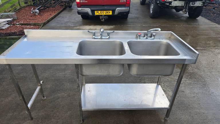 Sinks One single and one double