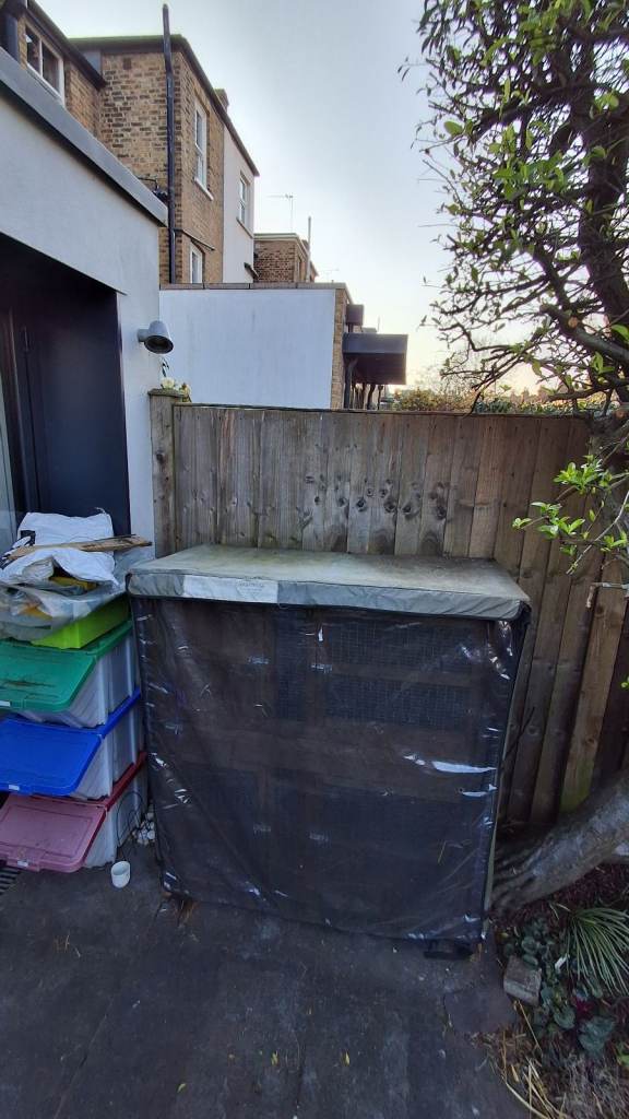 FREE - 4ft Chartwell Double Outdoor Guinea Pig Hutch - with rain cover and fly net included