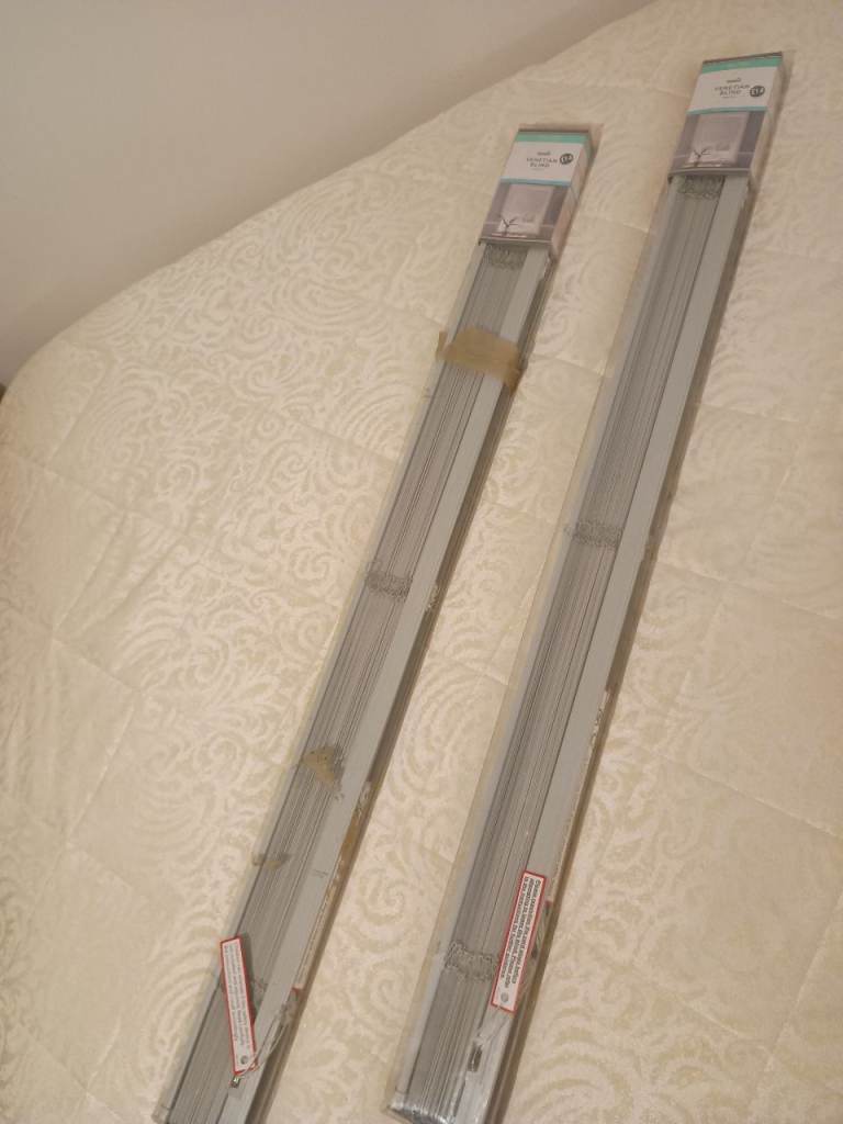 Venetian blinds two brand new 105 cm width x 160 cm drop