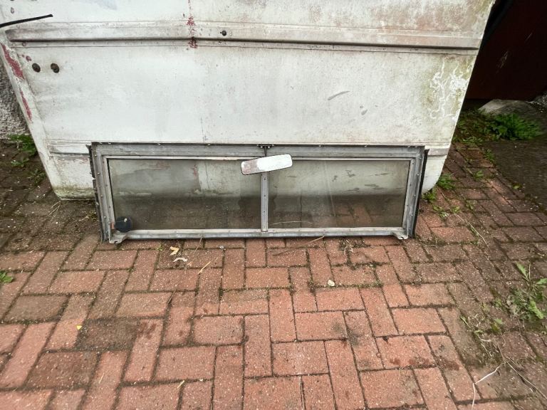 Series 3 Land Rover wind screen 