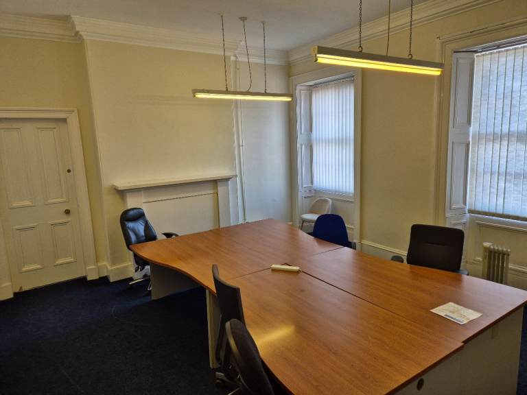 Office space to rent - 2 rooms with toilet