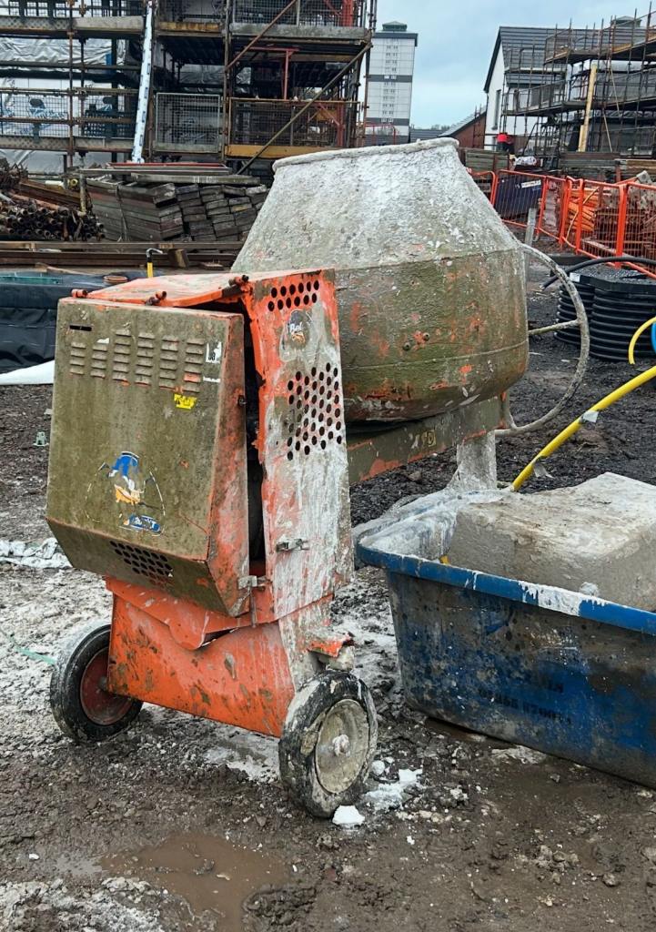 Diesel cement mixer