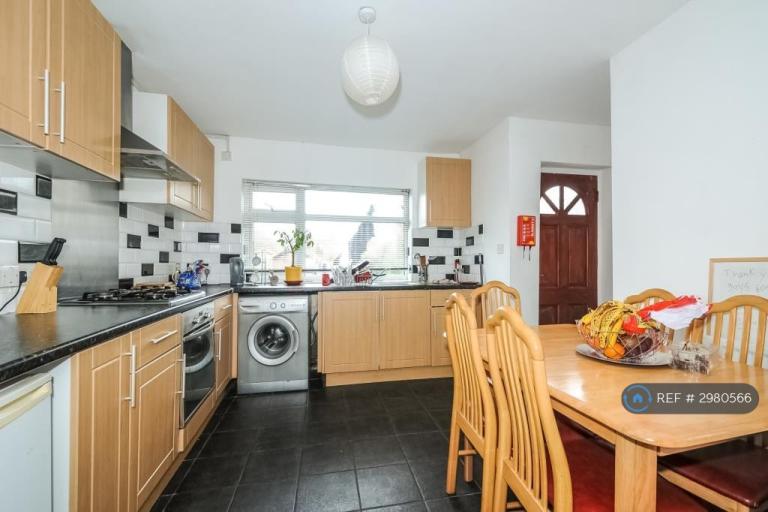 5 bedroom house in Cricket Road, Oxford, OX4 (5 bed) (#2980566)