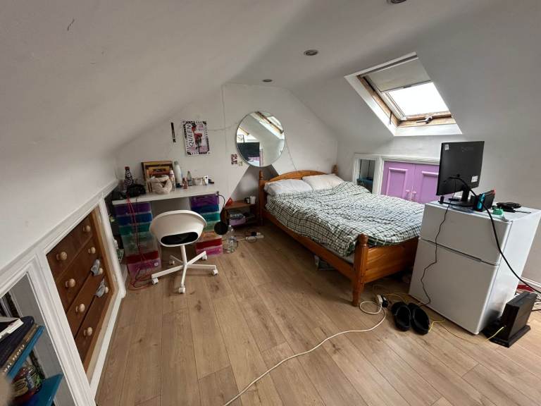 Double Loft Room in friendly shared house 